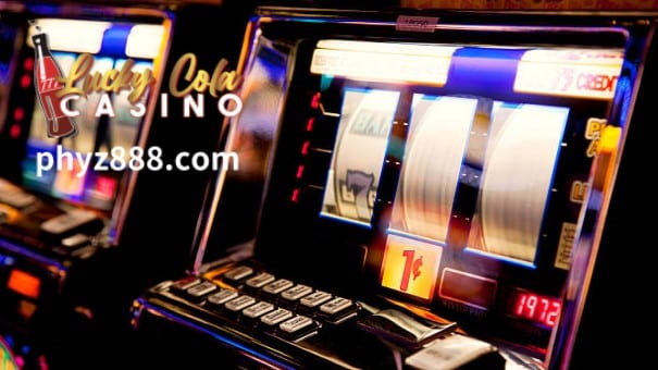 Ang mga modernong slot machine ay maaaring magkaroon ng maraming iba't ibang mga simbolo at